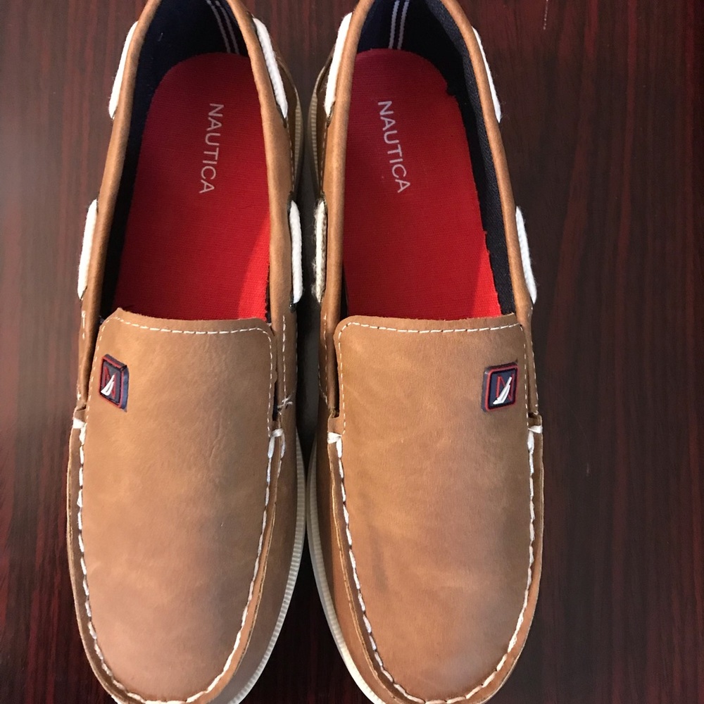 Woman’s Classic Nautica Tan White Rope Slip Ons! - Picture 12 of 15